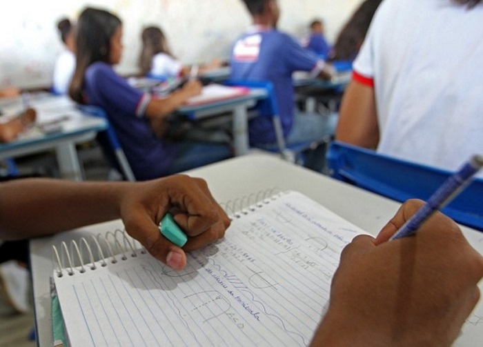 Estudantes do 3º ano do Complexo Integrado de Educação de Ipiaú reclamam de transtornos durante reforma no colégio